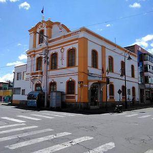 Metropolitano Hotel Риобамба Exterior photo
