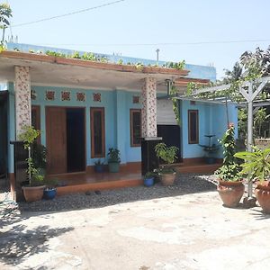 Вилла D' Senayu Masbagik Exterior photo