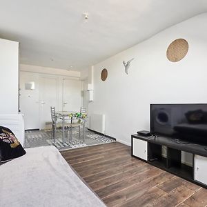 Budget Apart City Centre With Parking Шарлевиль-Мезьер Exterior photo