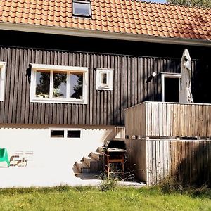 Nice Two Room Flat 15 Minutes From Stockholm C . Худдинге Exterior photo