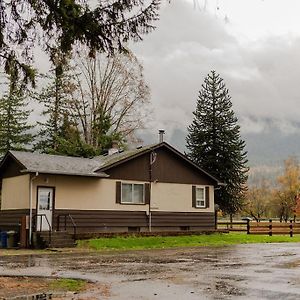 Отель Farm House - L&S Farms Чилливак Exterior photo