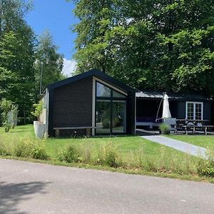 Вилла Luxe Chalet In Oosterwolde In Friesland, Op Rustig Park Met Uitzicht Op Meer En Strandje Exterior photo