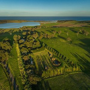 Отель Tilba Lake House Mystery Bay Exterior photo