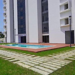 Апартаменты Luxurious Penthouse With Luxurious Pool Sekondi-Takoradi Exterior photo