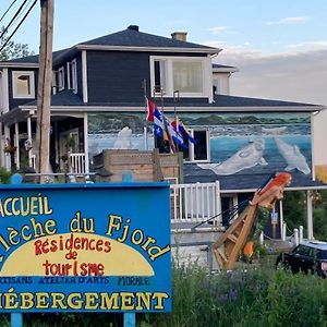 Апарт отель Sejour, Fleche Du Fjord, Vue Saguenay, Mont Valin Saint-Fulgence Exterior photo