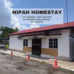 Nipah Homestay Парит-Бунтар Exterior photo