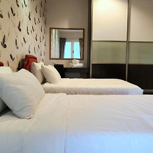 D'Getaway - Kuching Prime Area - 3 Bedrooms 2 Bath - Spacious Condo Exterior photo