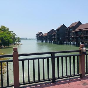 Villa Dalam Laut 538 Пантай-Сенанг Exterior photo