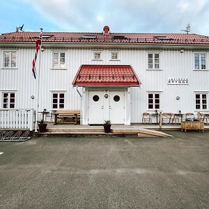 Отель Lodingen Brygge Exterior photo
