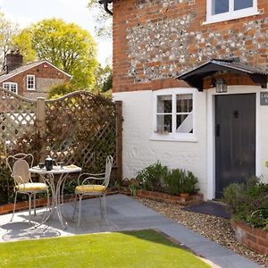 The Lavender Folly - Cosy Accommodation Alresford Нью-Альресфорд Exterior photo