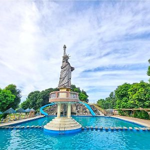 Libertyland Waterpark Resort By Cocotel Mabalacat Exterior photo