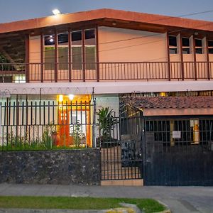 Volcano Hostal Y Restaurante Сан-Сальвадор Exterior photo