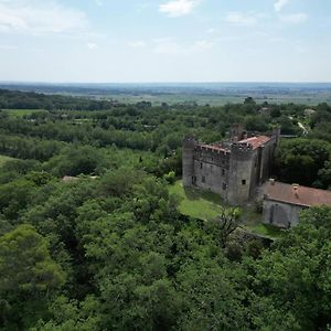 Appartement Spacieux Avec Deux Chambres Au Chateau Валанс Exterior photo