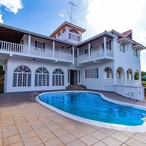 Villa Amore Jamaica - Between Montego Bay & Ochi Rios Includes Cook Дискавери-Бэй Exterior photo