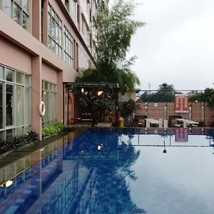 Apartement 2Br The Edge Baros By Sky Cimindi Exterior photo