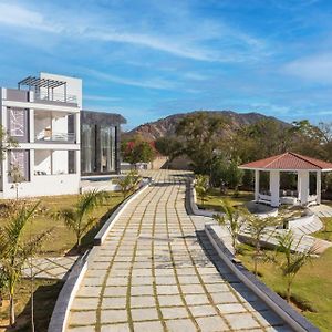 Stayvista'S Avadh Vatika - Mountain-View Villa With Outdoor Pool, Lawn Featuring A Gazebo & Bar Джапур Exterior photo