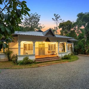 Stayvista At Catherine Cottage With Heater & Board Game Муннар Exterior photo