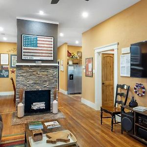 Вилла Stockyards Patriot Outpost - Sleeps 8 - Just 3/4 Miles Форт-Уэрт Exterior photo