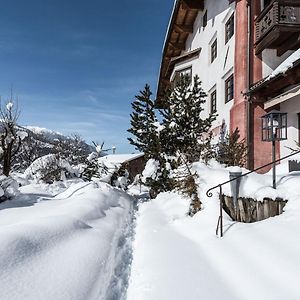 Отель Strasserwirt - Ansitz Zu Tirol Штрассен Exterior photo