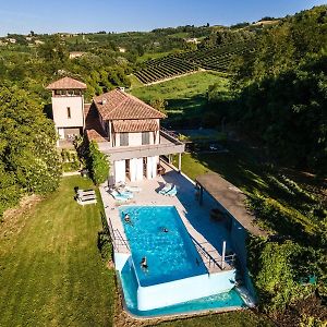 Villa Architetti Piemonte, Entire Private Villa With Infinity Pool And Poolhouse, 5 Bedroom, Six Bathroom Perfect For Families And Friends Каламандрана Exterior photo