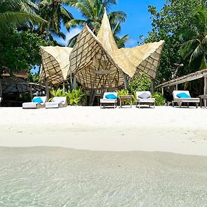 Отель Thari Fushi Luxury Maldivian Experience Thinadhoo  Exterior photo
