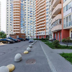 Large 2 Room Apartment With A Beautiful View 2 Min Metro Chernigivska Киев Exterior photo