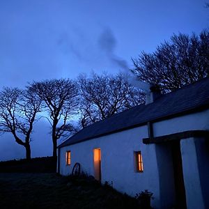 Thistle Thatch Cottage And Hot Tub - Mourne Mountains Ньюкасл Exterior photo