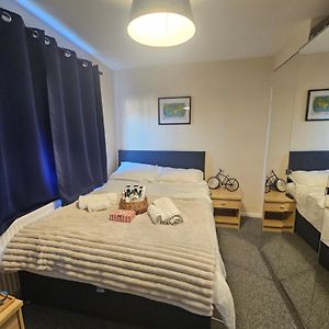 Double Bedroom Located Close To Manchester Airport Уизеншо Exterior photo