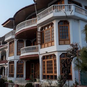 Hotel Akbar At Dal Lake Сринагар Exterior photo