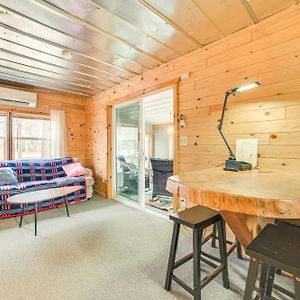 Вилла Oscoda Cabin With Charcoal Grill Walk To Lake Huron Exterior photo