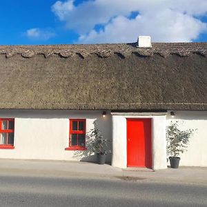 Luxury 300Yr Old Irish Thatch Cottage Close To Sea Rush Exterior photo