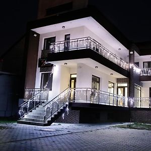 Отель 2Family Фокшаны Exterior photo