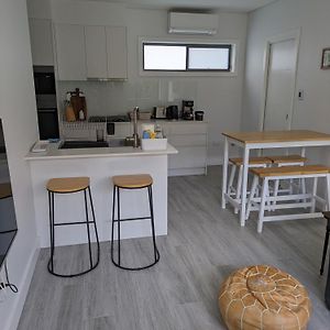 2 Bedroom Apartment With Garden Views In Сидней Exterior photo