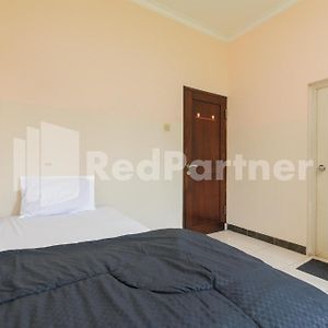 Отель Karawaci Taman Permata Tiga Mitra Reddoorz Binong Exterior photo