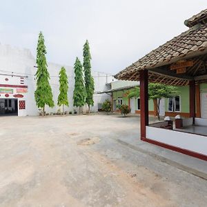 Отель Reddoorz Syariah Near Institut Darmajaya Lampung Бандар-Лампунг Exterior photo