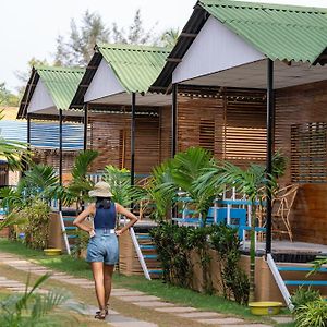 The Tito'S Blue Sky Beach Resort Агонда Exterior photo