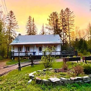 Вилла Chalet De L'Ours Bord Riviere - Lit King Size - Petit Dejeuner Bio - Table De Pool Сент-Алексис-де-Мон Exterior photo