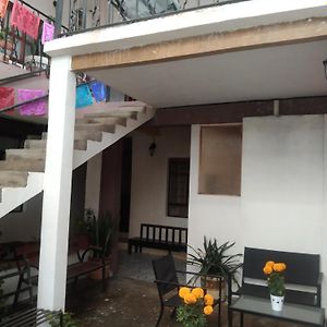 Casa Petirrojo - Habitaciones En Пацкуаро Exterior photo