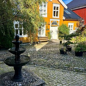 Bed and Breakfast Tollgaarden Gjestegaard Ларвик Exterior photo