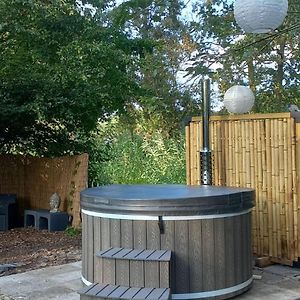 Вилла Rumah Senang Ewijk Met Royale Tuin En Hottub Exterior photo