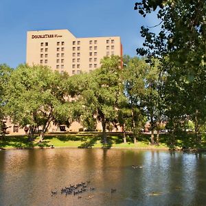 Doubletree By Hilton Minneapolis Park Place Сент-Луис-Парк Exterior photo