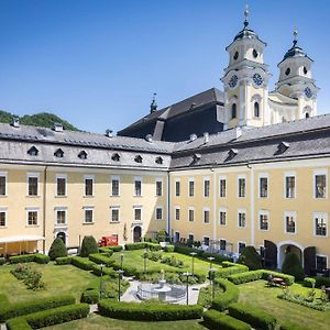 Schlosshotel Мондзее Exterior photo