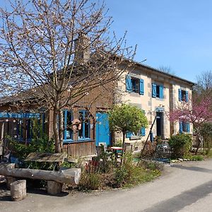 Bed and Breakfast Ille Flottante, Maison Eclusiere Et Hebergements Insolites Sur Le Canal Hede-Bazouges Exterior photo