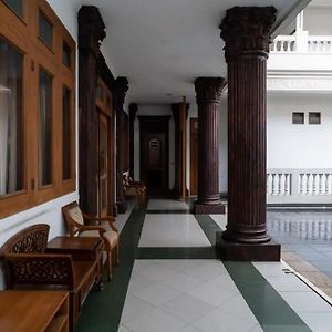 Отель Puri Saras Bintaro Syariah Mitra Reddoorz Jurangmanggu Exterior photo