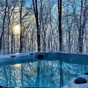 Вилла Nature Retreat With Hot Tub And Lake Access & Watercraft Saint Adolphe D'Howard Exterior photo