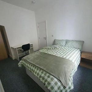 Отель Double-Bed L1 Burnley City Centre Exterior photo