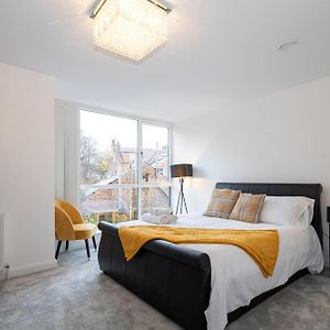 Modern 4 Bed Home With Free Parking & Garden Манчестер Exterior photo