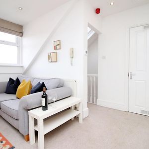 Cozy 1 Bedroom Apartment | Wifi Кардифф Exterior photo