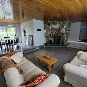 Вилла Specious Kamloops House For Relaxation With Great View In Prestigious Sahali. Exterior photo