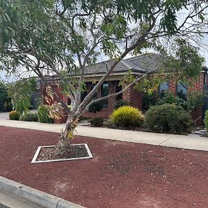 Mid Coast Stayz Waurn Ponds Exterior photo